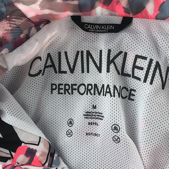 New Calvin Klein 1/4 zip printed Pullover Size M with tags floral print⭐⭐️⭐️⭐️⭐️ - Picture 5 of 9